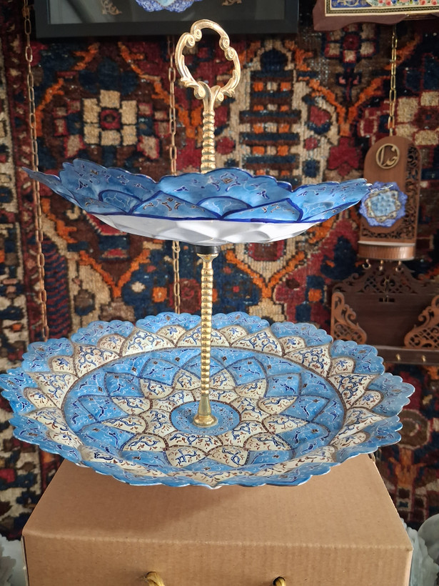 شیرینی خوری ۲طبقه با بشقاب ۲۵ سانت و ۲۰ سنت با طرح ختایی اسلیمی سنتی