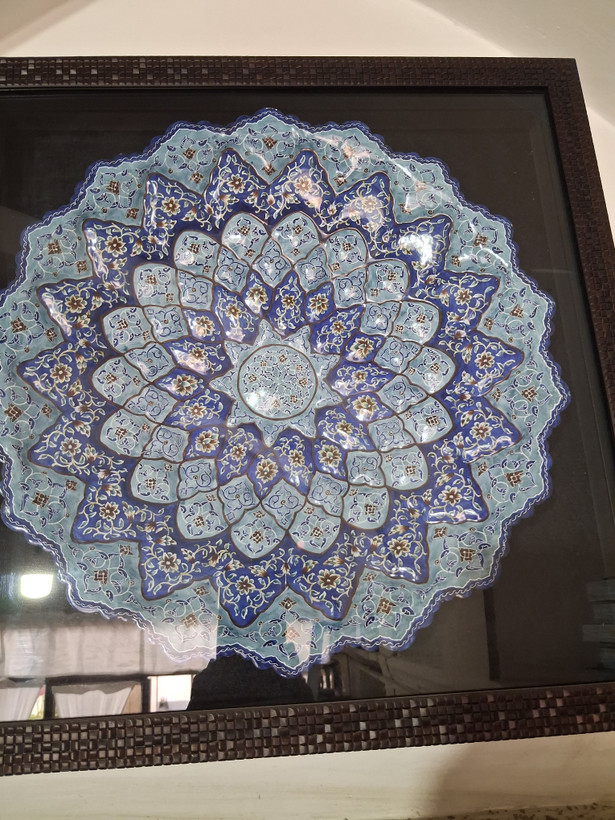 قاب با بشقاب ۴۰ سانتی مینا با طرح اسلیمی سنتی